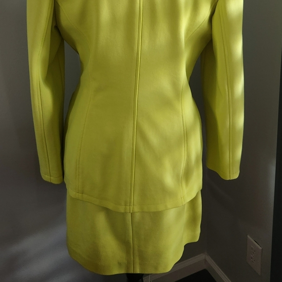 Vintage Dana Buchman Women's Suite in Lime Green. - Picture 4 of 16